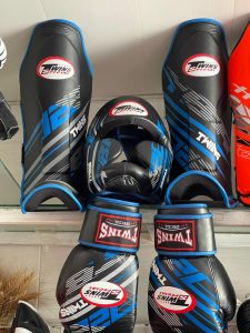 ست کلاه دستکش ساقبند اسپارینگ