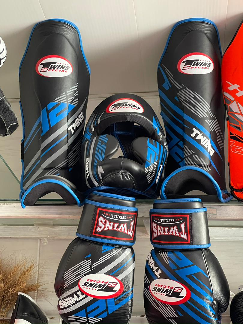 ست کلاه دستکش ساقبند اسپارینگ